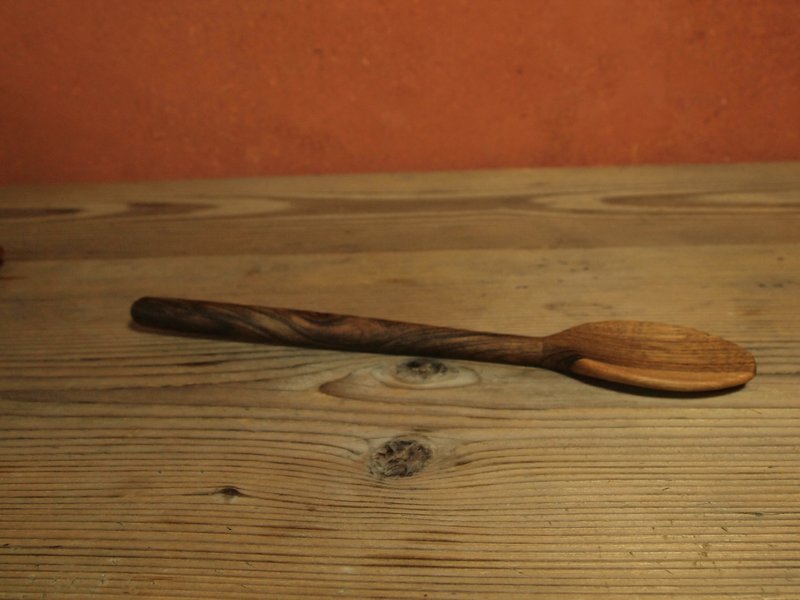Petite cuillère en bois de noyer - wkhdeco